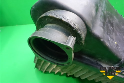 Корпус воздушного фильтра (левый 4.2л BAR) (7L6128601N) для Volkswagen Touareg c 2002-2010г (Туарег)