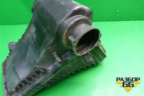 Корпус воздушного фильтра (правый 4.2л BAR) (7L6129601AH) для Volkswagen Touareg c 2002-2010г (Туарег)