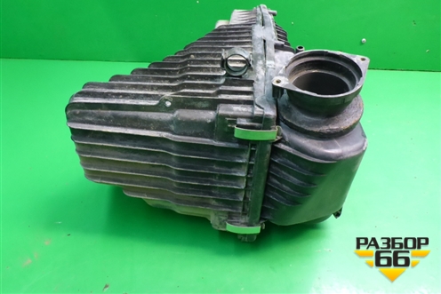 Корпус воздушного фильтра (правый 4.2л BAR) (7L6129601AH) для Volkswagen Touareg c 2002-2010г (Туарег)