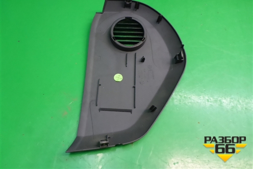 Накладка на торпедо (боковая правая) (7L6857176) для Volkswagen Touareg c 2002-2010г (Туарег)