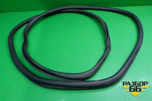 Уплотнитель двери передней левой для Volkswagen Touareg c 2002-2010г (Туарег)