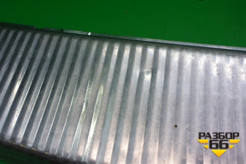 Обшивка багажника на заднюю панель для Volkswagen Touareg c 2002-2010г (Туарег)