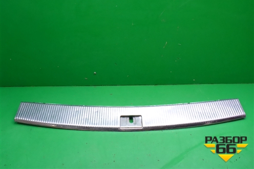 Обшивка багажника на заднюю панель для Volkswagen Touareg c 2002-2010г (Туарег)