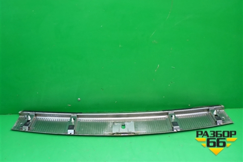 Обшивка багажника на заднюю панель для Volkswagen Touareg c 2002-2010г (Туарег)