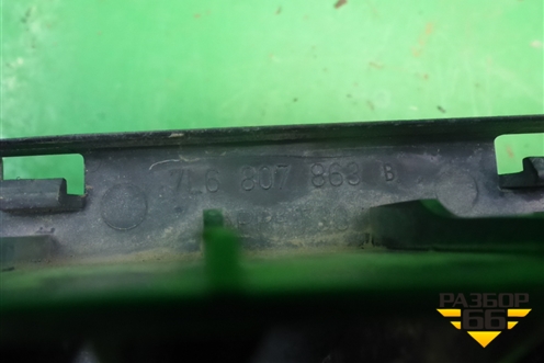 Кронштейн заднего бампера центральный (7L6807863B) для Volkswagen Touareg c 2002-2010г (Туарег)