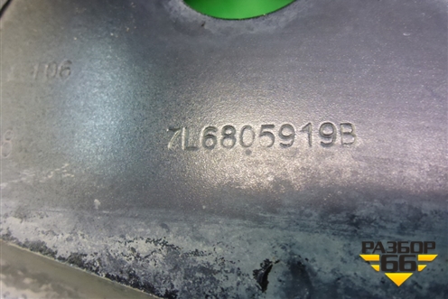 Кронштейн переднего крыла левый (7L6805919B) для Volkswagen Touareg c 2002-2010г (Туарег)