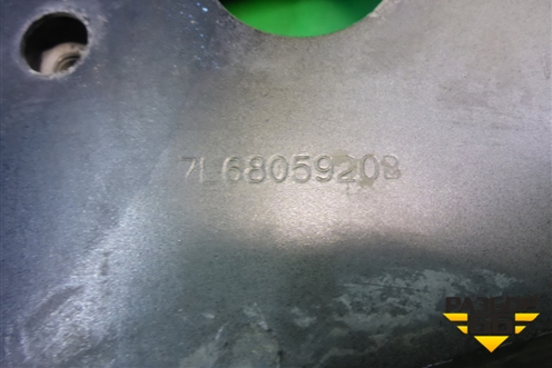 Кронштейн переднего крыла правый (7L6805920B) для Volkswagen Touareg c 2002-2010г (Туарег)