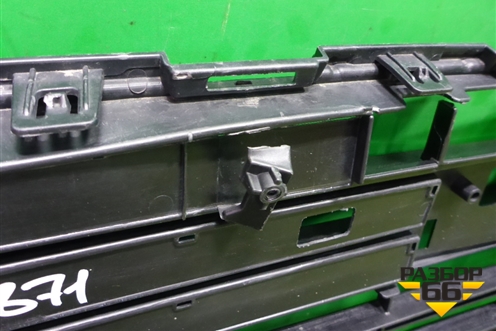 Решетка в передний бампер центральная (после 2014г) (5311233160) для Toyota Camry V50 с 2011-2018г (Камри)