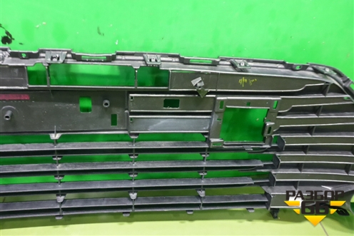 Решетка в передний бампер центральная (после 2014г) (5311233160) для Toyota Camry V50 с 2011-2018г (Камри)