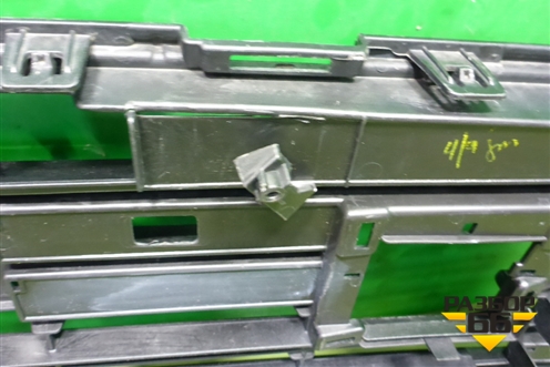 Решетка в передний бампер центральная (после 2014г) (5311233160) для Toyota Camry V50 с 2011-2018г (Камри)