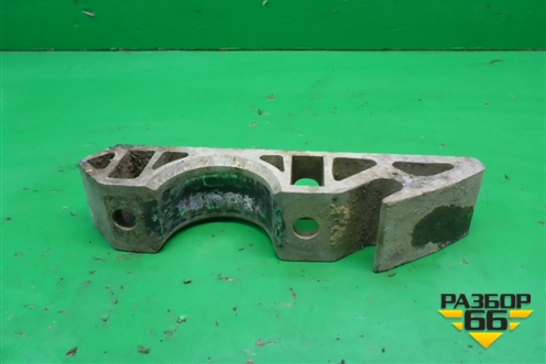 Кронштейн переднего стабилизатора (7L0411063B) для Volkswagen Touareg c 2002-2010г (Туарег)