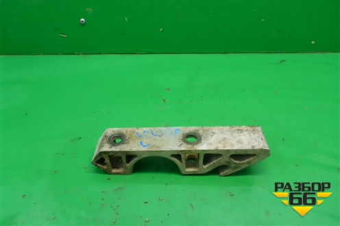 Кронштейн переднего стабилизатора (7L0411063B) для Volkswagen Touareg c 2002-2010г (Туарег)