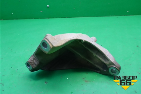 Кронштейн двигателя левый (4.2л BAR) (7L8199307D) для Volkswagen Touareg c 2002-2010г (Туарег)