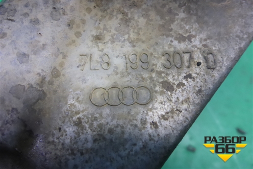 Кронштейн двигателя левый (4.2л BAR) (7L8199307D) для Volkswagen Touareg c 2002-2010г (Туарег)