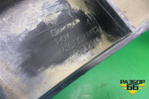 Кронштейн заднего бампера правый (под фонарь) (7L6807862) для Volkswagen Touareg c 2002-2010г (Туарег)