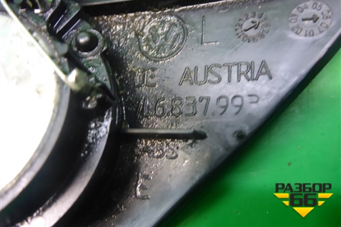 Накладка двери передней левой уголок (7L6837993) для Volkswagen Touareg c 2002-2010г (Туарег)