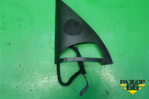 Накладка двери передней левой уголок (7L6837993) для Volkswagen Touareg c 2002-2010г (Туарег)