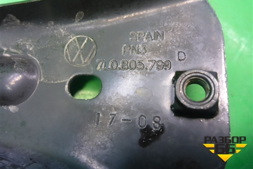Кронштейн передней панели центральный (7L0805799D) для Volkswagen Touareg c 2002-2010г (Туарег)