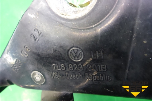 Петля капота левая (7L6823301B) для Volkswagen Touareg c 2002-2010г (Туарег)