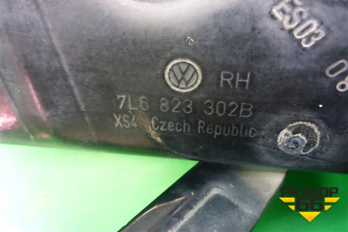 Петля капота правая (7L6823302B) для Volkswagen Touareg c 2002-2010г (Туарег)