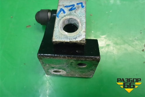 Петля двери задней левой верхняя (7L0833401B) для Volkswagen Touareg c 2002-2010г (Туарег)