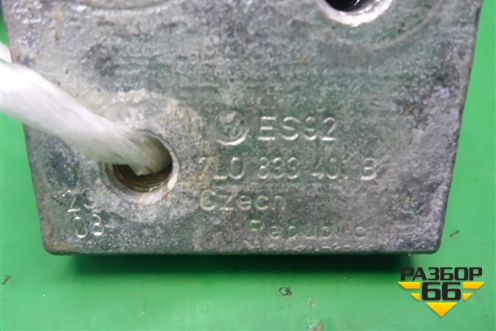 Петля двери задней левой верхняя (7L0833401B) для Volkswagen Touareg c 2002-2010г (Туарег)