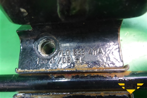 Петля двери задней левой нижняя (7L0833411A) для Volkswagen Touareg c 2002-2010г (Туарег)