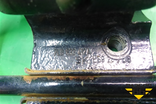 Петля двери задней правой нижняя (7L0833412A) для Volkswagen Touareg c 2002-2010г (Туарег)