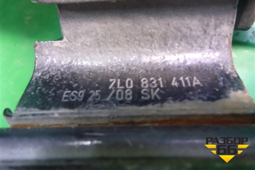 Петля двери передней левой нижняя (7L0831411A) для Volkswagen Touareg c 2002-2010г (Туарег)