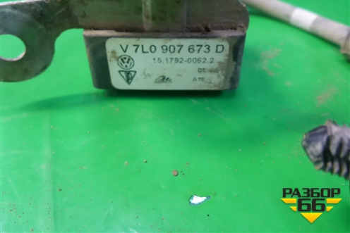 Датчик ускорения (левый) (7L0907673D) для Volkswagen Touareg c 2002-2010г (Туарег)