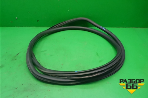 Уплотнитель двери задней правой (5K8867913B) для Volkswagen Golf VI с 2009-2012г (Гольф 6)