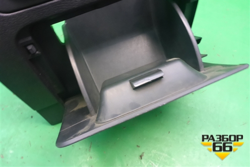 Накладка на торпедо (под рулем левая) (5K1858367C) для Volkswagen Golf VI с 2009-2012г (Гольф 6)