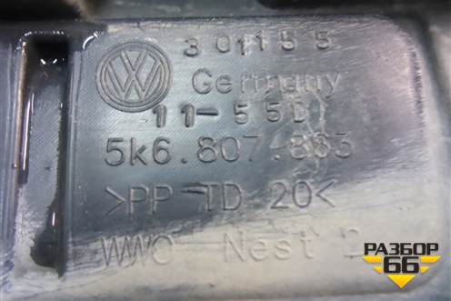 Кронштейн заднего бампера центральный (5K6807863) для Volkswagen Golf VI с 2009-2012г (Гольф 6)