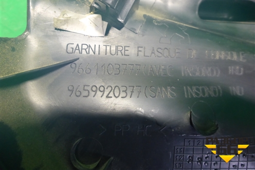 Накладка внутренняя (на консоль правая) (9661103777) для Peugeot 408 с 2012г