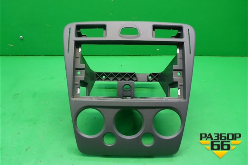 Рамка магнитолы (после 2005г) (6N11N047A04) для Ford Fusion с 2002г (Фьюжн)