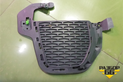 Решетка в передний бампер правая (после 2015г) (GJ3215A298B) для Land Rover Range Rover Evoque с 2011-2018г (Евог)