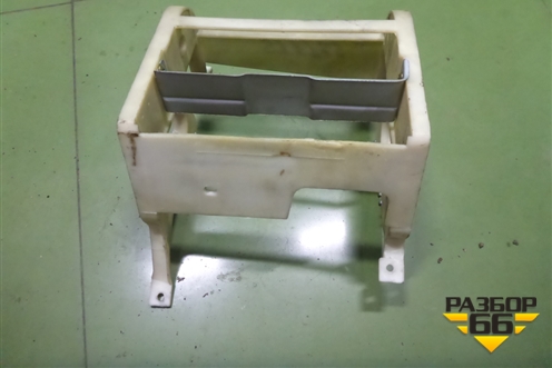 Кронштейн  магнитолы (961905H000) для Hyundai HD 35-78 с 2003г