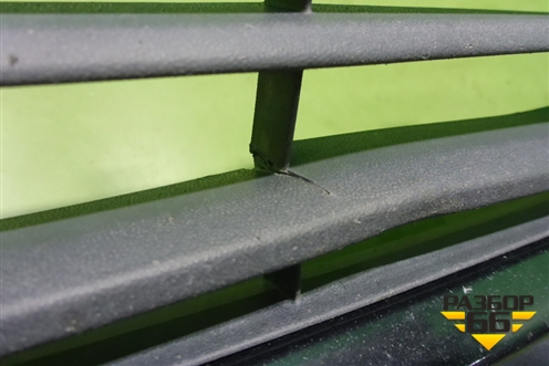 Решетка в передний бампер центральная (после 2015г) (6RU853677C) для Volkswagen Polo (седан) с 2010г (Поло)