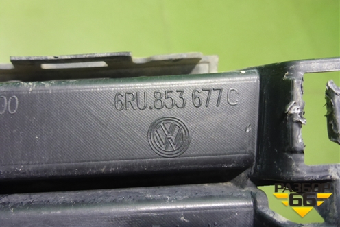 Решетка в передний бампер центральная (после 2015г) (6RU853677C) для Volkswagen Polo (седан) с 2010г (Поло)