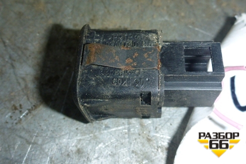 Кнопка (см.фото) (8L0962109) для Audi A8 с 1998-2003г (А8)