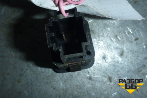 Кнопка (см.фото) (8L0962109) для Audi A8 с 1998-2003г (А8)