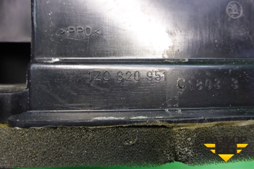 Дефлектор воздушный центральный (1Z0820951) для Skoda Octavia (А5) с 2004-2013г (Октавия)