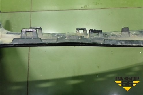 Накладка заднего бампера (под парктроник) (J8A2640E80) для Land Rover Range Rover Velar с 2017г (Велар)