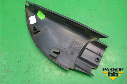 Накладка двери передней левой уголок (6RU837973) для Volkswagen Polo (седан) с 2010г (Поло)