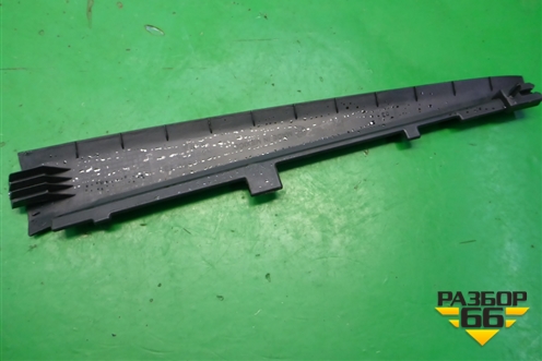 Накладка на торпедо (вертикальная правая) (5С6868238) для Volkswagen Jetta с 2010-2019г (Джетта)