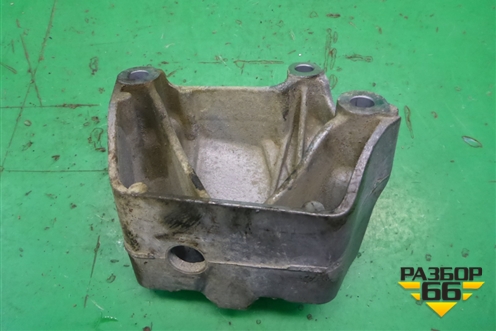 Кронштейн КПП левый (МКПП) (1K0199117AH) для Volkswagen Jetta с 2010-2019г (Джетта)