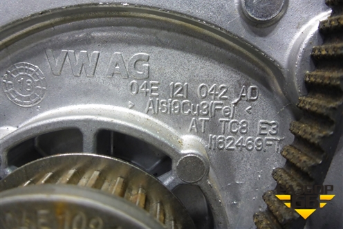 Корпус термостата (1.4л DJK в сборе с помпой) (04E121042AD) для Skoda Karoq с 2017г (Карок)