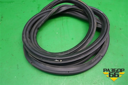 Уплотнитель багажника (575827705) для Skoda Karoq с 2017г (Карок)