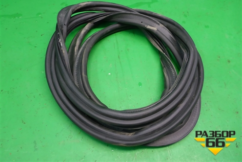 Уплотнитель багажника (575827705) для Skoda Karoq с 2017г (Карок)