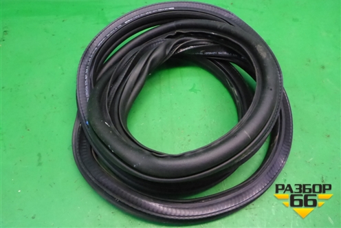 Уплотнитель двери задней правой (575867368D) для Skoda Karoq с 2017г (Карок)